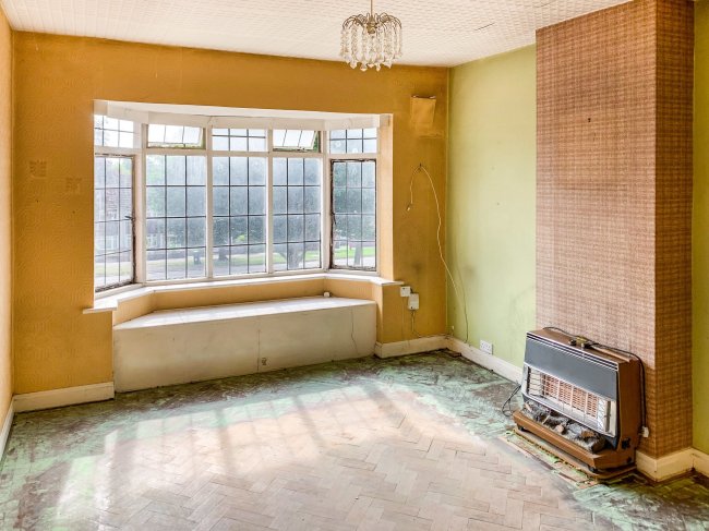 Flat 5, 1251 Bristol Road South, Northfield, Birmingham, West Midlands, B31 2SW
 6