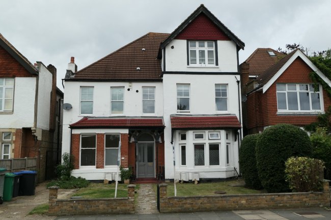 Flat 7, 23 Avenue South, Surbiton, Surrey KT5 8PJ
 7