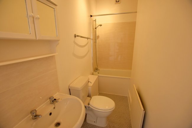 Flat 7, 23 Avenue South, Surbiton, Surrey KT5 8PJ
 7