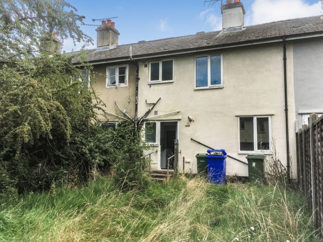 21 Pinehurst Cottages, Farnborough, Hampshire, GU14 7LJ
 5