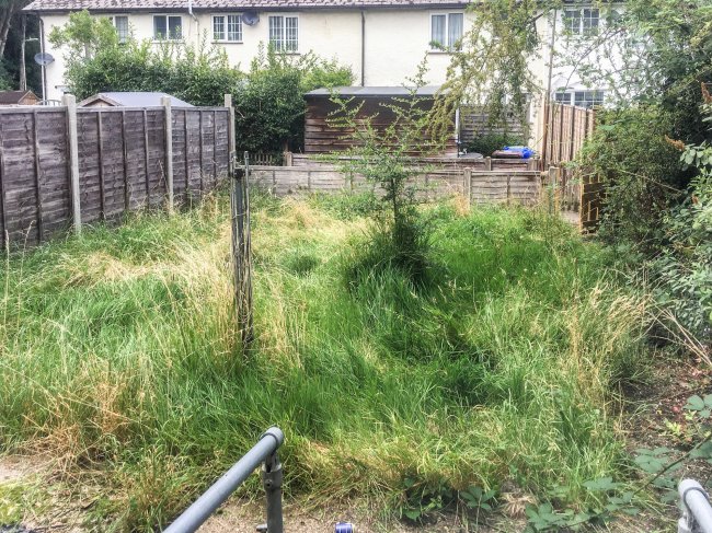 21 Pinehurst Cottages, Farnborough, Hampshire, GU14 7LJ
 5