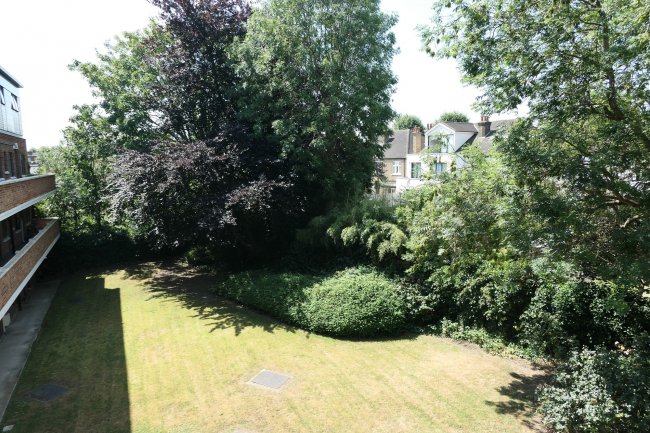 22 Victoria Court, Kingsbridge Avenue, Acton, London W3 9AH 4