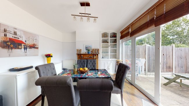 43 Henry Road, Barnet, Herefordshire EN4 8BG 5