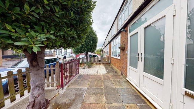 43 Henry Road, Barnet, Herefordshire EN4 8BG 5