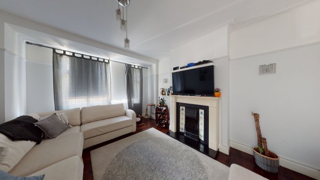 43 Henry Road, Barnet, Herefordshire EN4 8BG 5