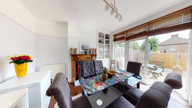 43 Henry Road, Barnet, Herefordshire EN4 8BG 5