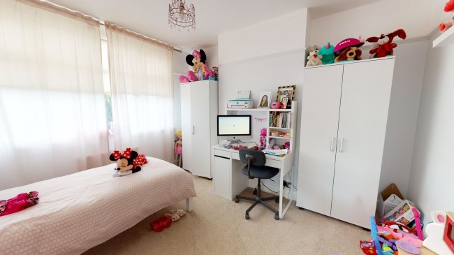 43 Henry Road, Barnet, Herefordshire EN4 8BG 5