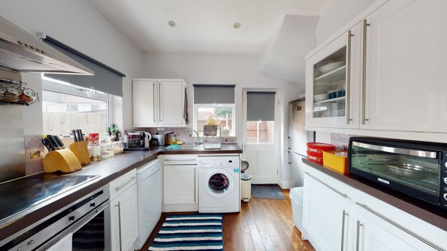 43 Henry Road, Barnet, Herefordshire EN4 8BG 5