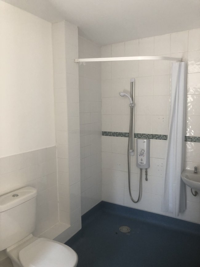 Grove Cottage, 52 Ham Street,  
Richmond TW10 7HT 7