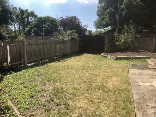 Grove Cottage, 52 Ham Street,  
Richmond TW10 7HT 7