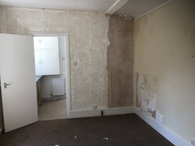 Grove Cottage, 52 Ham Street,  
Richmond TW10 7HT 7