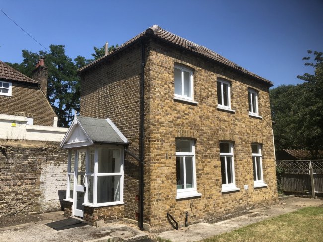 Grove Cottage, 52 Ham Street,  
Richmond TW10 7HT 7