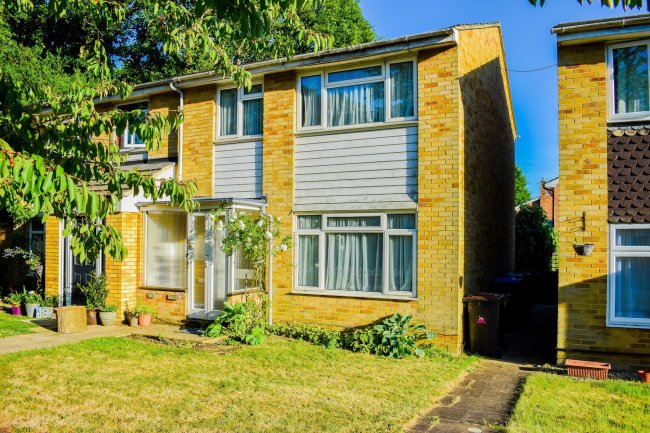 17 Foxwarren, Claygate, Esher, Surrey KT10 0LB 5