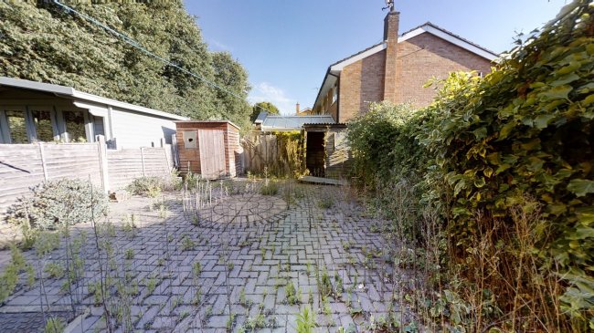 17 Foxwarren, Claygate, Esher, Surrey KT10 0LB 5