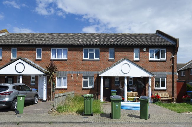 6 Courtauld Close, Thamesmead, London SE28 8RH 3