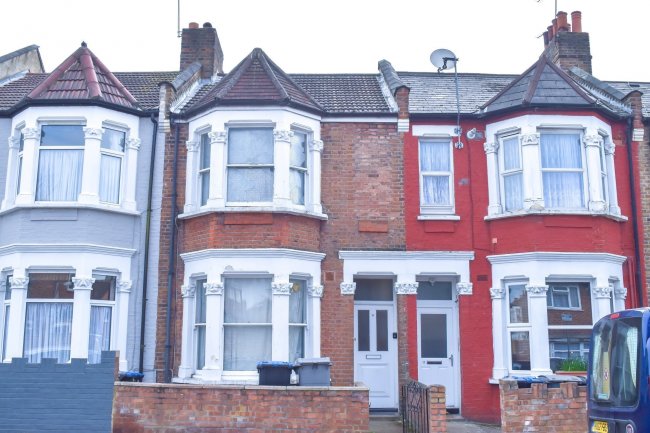 Flat B, 9 Essex Road, Willesden, London NW10 9PE 4