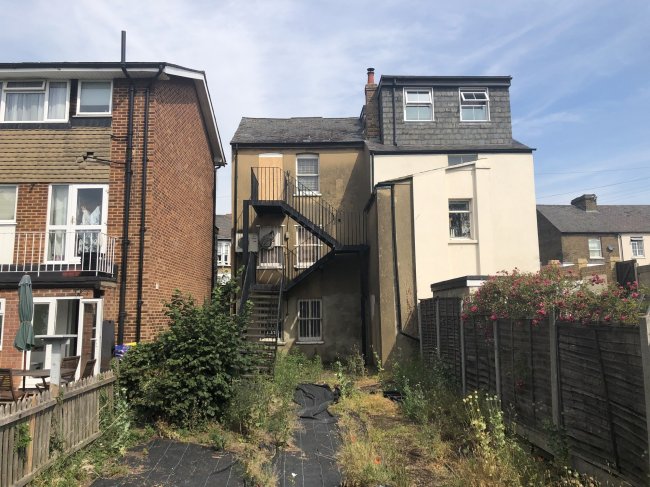 17 Rye Road, Hoddesdon, Hertfordshire EN11 0JD
 10