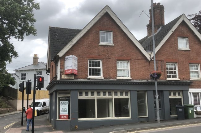 70 New Town, High Street, Uckfield, East Sussex TN22 5DE 3