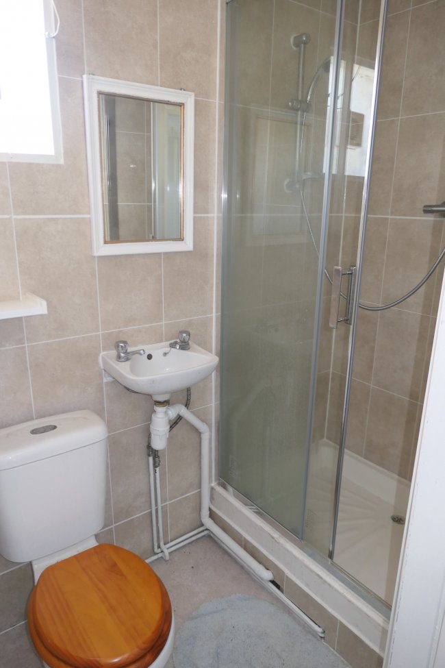 70 Winsor Terrace, Beckton, London, E6 6LE 1