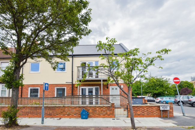 1 Buckingham Court, Buckingham Road, Ilford, Essex, IG1 1FB 7