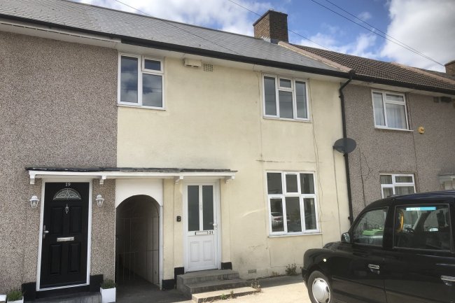 21 Bushway, Dagenham, Essex RM8 3XH 3