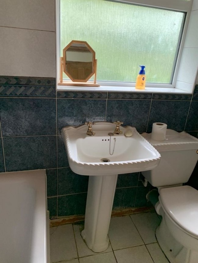 156 Kings Drive, Edgware, Middlesex, HA8 8EQ 5