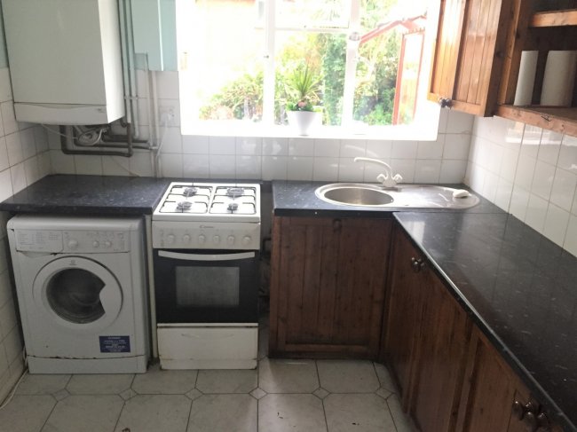 156 Kings Drive, Edgware, Middlesex, HA8 8EQ 5