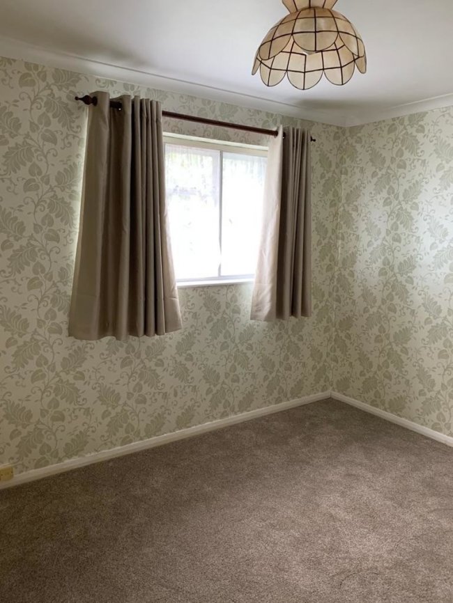 156 Kings Drive, Edgware, Middlesex, HA8 8EQ 5