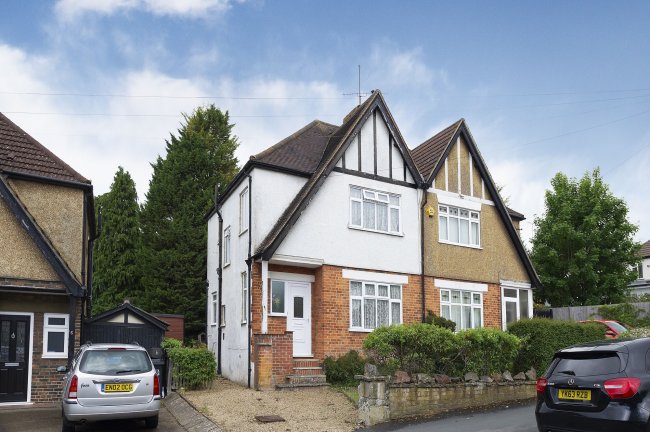 4 Kingsway Avenue, Selsdon, Surrey CR2 8NE 2