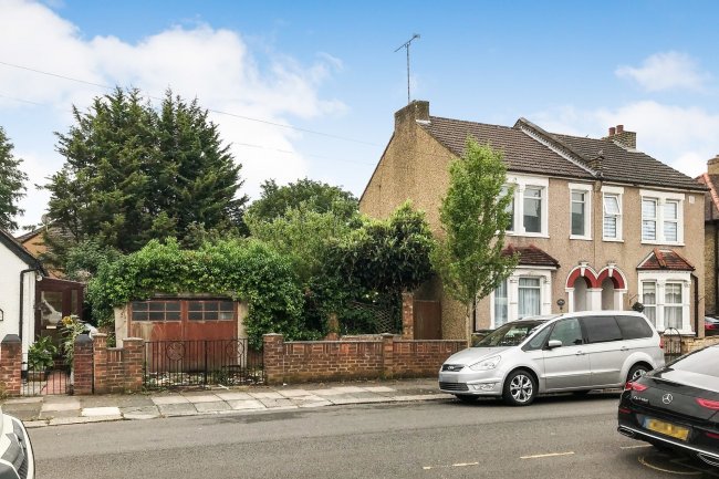 16 Catherine Road, Enfield, EN3 6DE 8