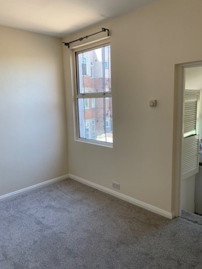 31 West Street, Carshalton, Surrey SM5 2PT 3