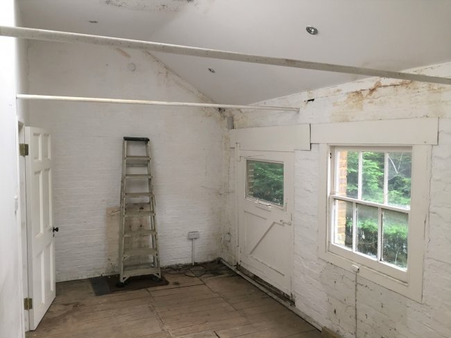 Mews Building r/o 110 Ewell Road, Surbiton, Surrey KT6 6HA 4