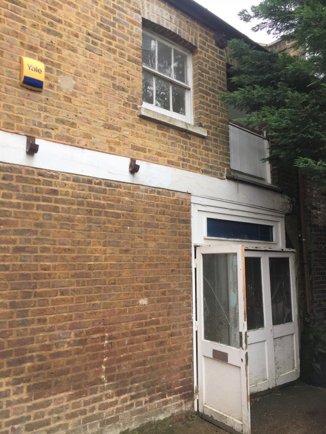 Mews Building r/o 110 Ewell Road, Surbiton, Surrey KT6 6HA 4