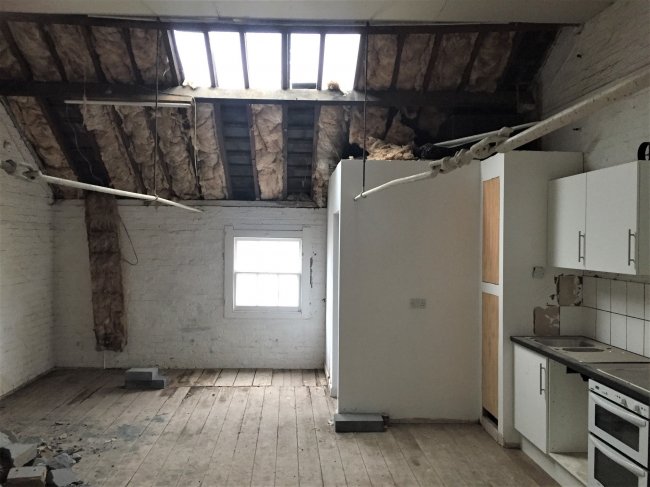 Mews Building r/o 110 Ewell Road, Surbiton, Surrey KT6 6HA 4