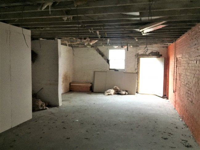 Mews Building r/o 110 Ewell Road, Surbiton, Surrey KT6 6HA 4