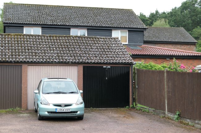 13 Sunkist Way, Wallington, Surrey SM6 9LQ 1