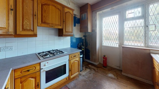 24 Elphinstone Court, Barrow Road, Streatham, London SW16 5NG 10