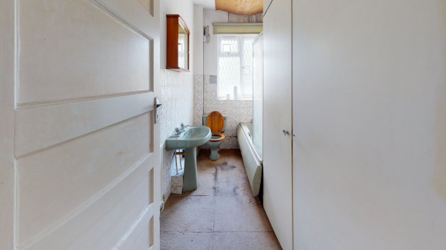 24 Elphinstone Court, Barrow Road, Streatham, London SW16 5NG 10