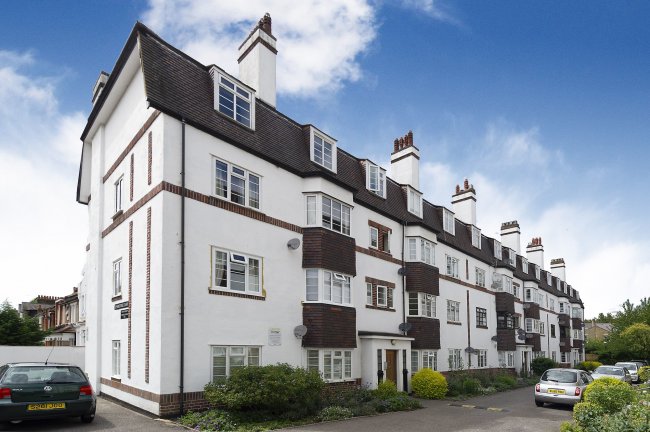 24 Elphinstone Court, Barrow Road, Streatham, London SW16 5NG 10