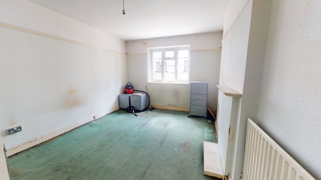 24 Elphinstone Court, Barrow Road, Streatham, London SW16 5NG 10