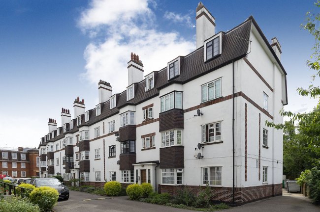 24 Elphinstone Court, Barrow Road, Streatham, London SW16 5NG 10