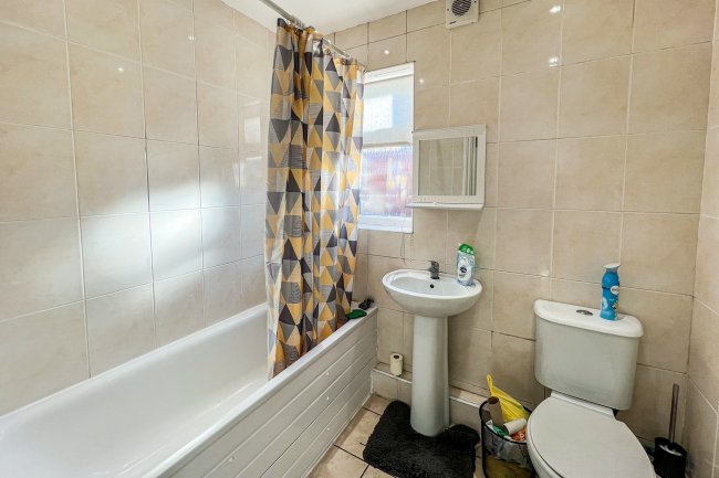 Flat 4, Harrison House, 211 Westwood Road, Ilford, Essex IG3 8SE 10