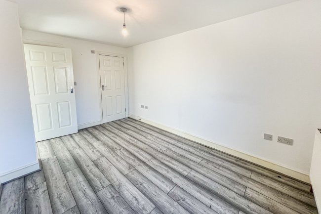 Flat 4, Harrison House, 211 Westwood Road, Ilford, Essex IG3 8SE 10