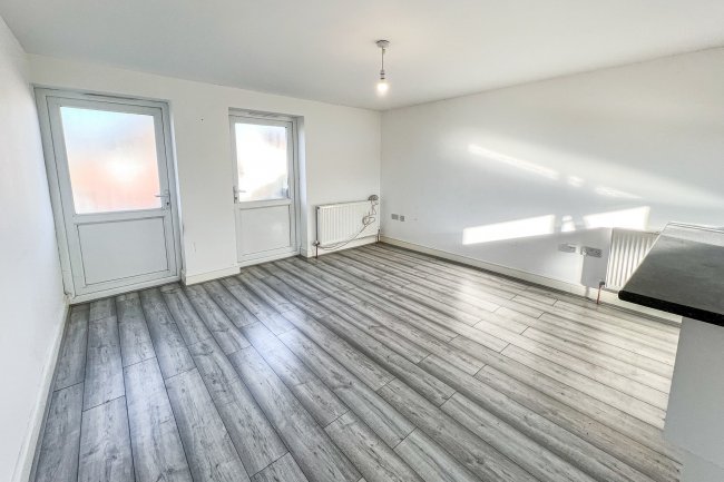 Flat 4, Harrison House, 211 Westwood Road, Ilford, Essex IG3 8SE 10