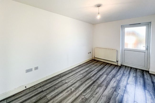 Flat 4, Harrison House, 211 Westwood Road, Ilford, Essex IG3 8SE 10