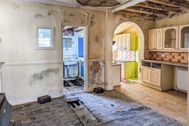 8 Harwood Avenue, Mitcham, Surrey, CR4 3AS 3