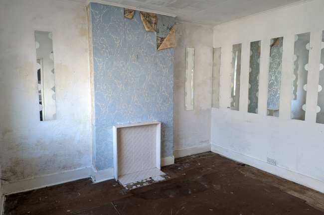 8 Harwood Avenue, Mitcham, Surrey, CR4 3AS 3