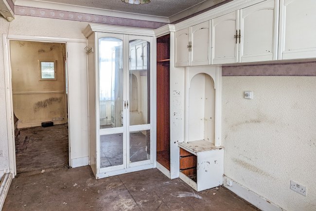 8 Harwood Avenue, Mitcham, Surrey, CR4 3AS 3