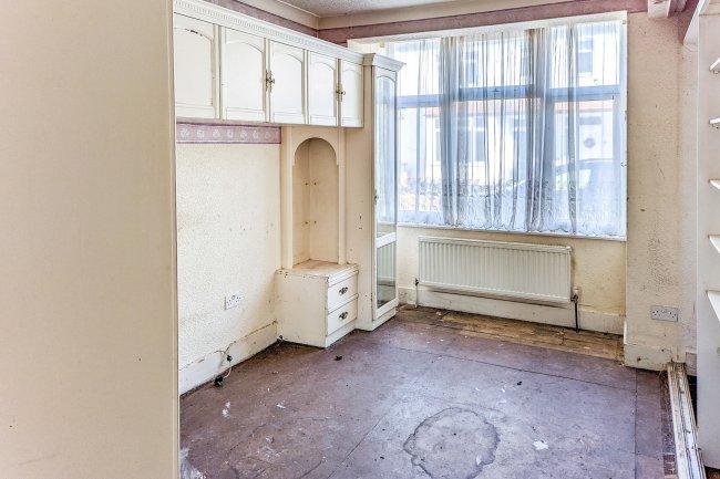 8 Harwood Avenue, Mitcham, Surrey, CR4 3AS 3