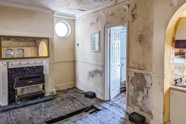 8 Harwood Avenue, Mitcham, Surrey, CR4 3AS 3